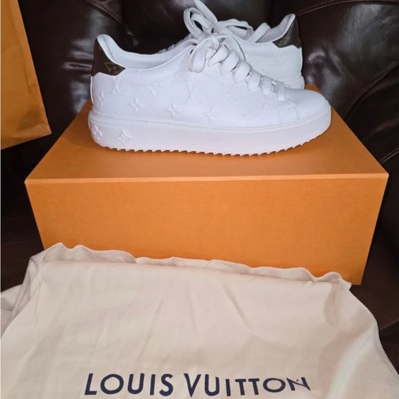 Louis Vuitton Shoes - Louis Vuitton Time Out Leather Trainers - White Monogram Embossed 👟